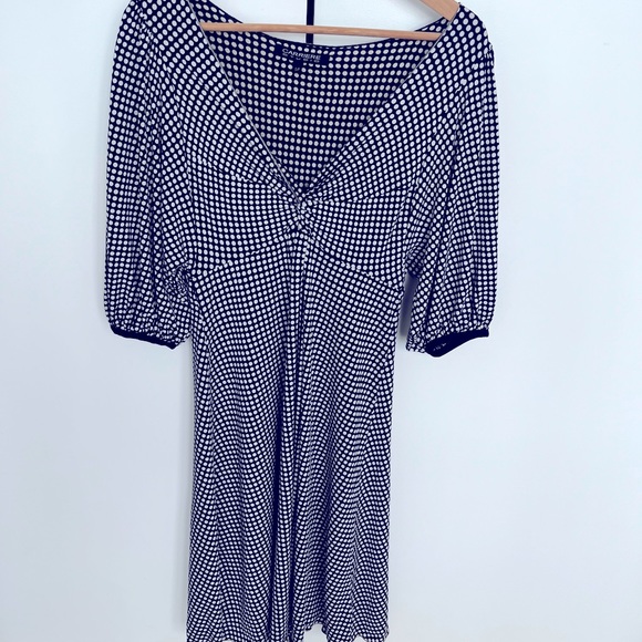 🎉 PM Editor Pick 🎉 Low cut polka dot dress with 3/4 bell sleeves, a- line - Picture 3 of 4